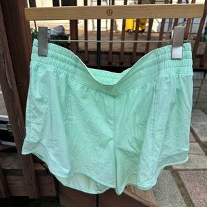 lululemon hotty hot 4 inch, sz 12 EUC